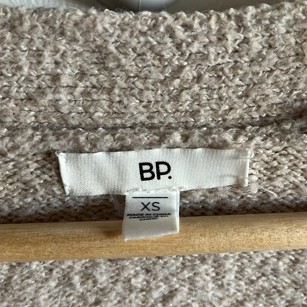 ✨2/$10✨ BP Beige Button Up Cropped Cardigan Sweater - Picture 2 of 6